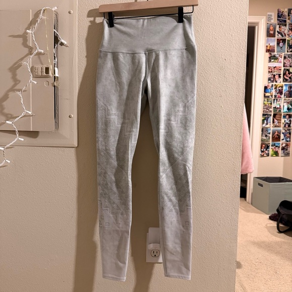 ALO Yoga Light Green Women's Leggings - Picture 1 of 6